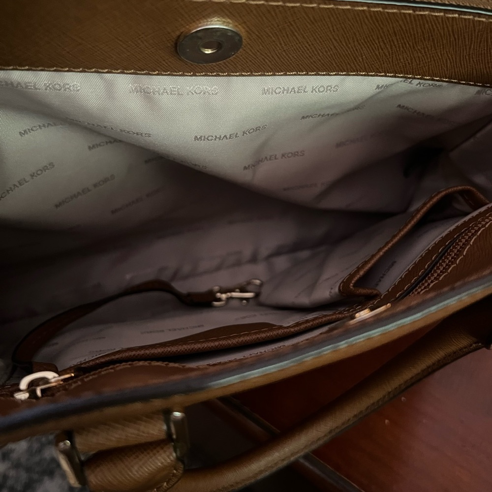 Michael Kors Handbag With Wallet - image 5